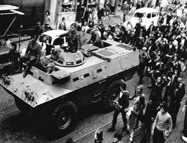 Revolução dos Cravos