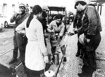 Revolução dos Cravos