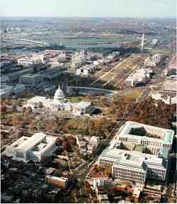 Washington O National Mall, construído no início do século XX, é um imenso parque localizado no centro da cidade.